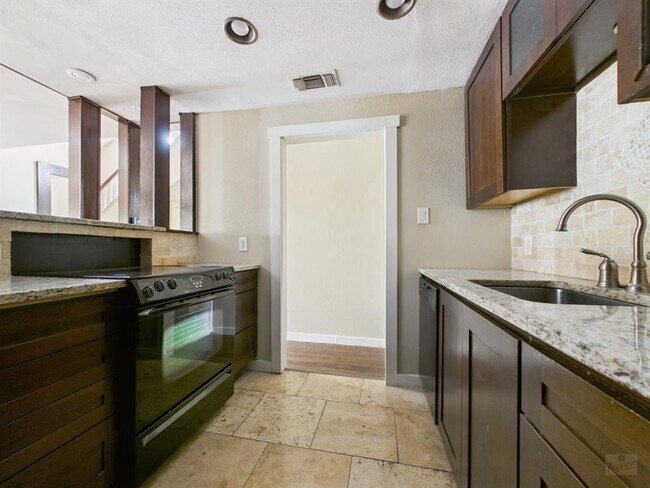 Building Photo - 2529 Rio Grande St