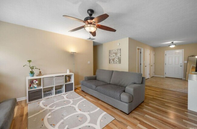 Building Photo - Charming 3BR Home with Sunroom Near Purdue University