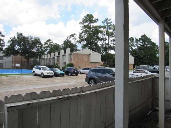 Building Photo - 17331 Red Oak Dr