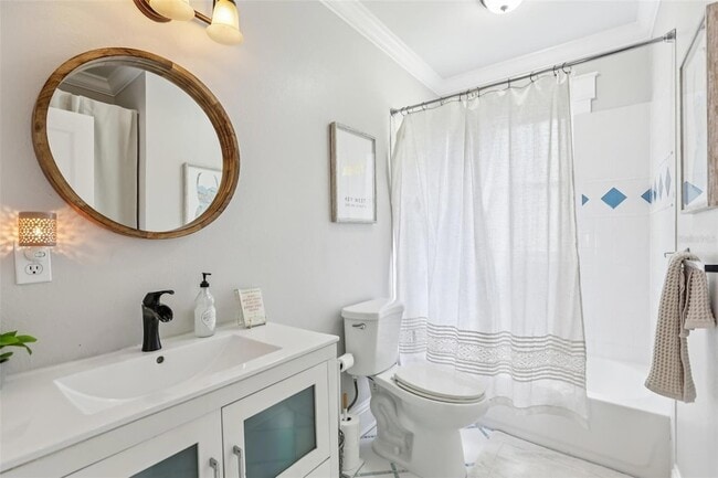 Building Photo - 712 E Caracas St