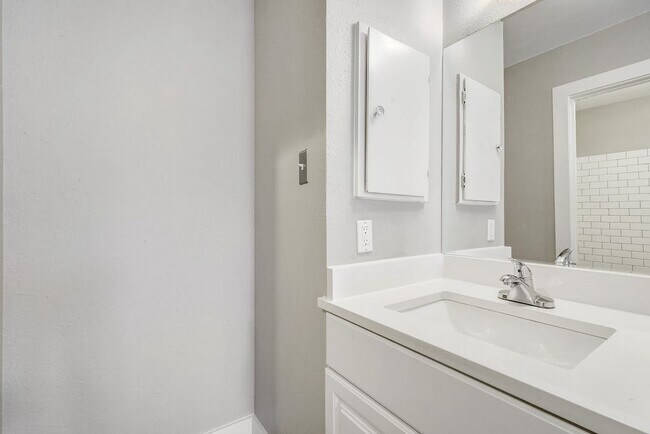 Building Photo - 6000 Softwood Dr