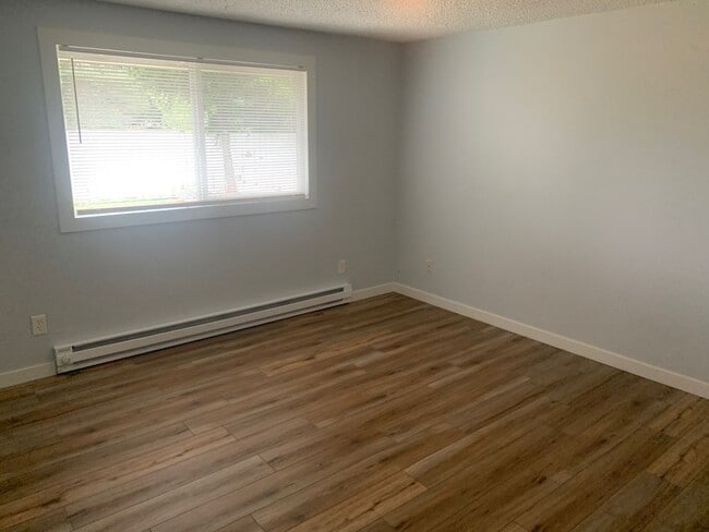 Building Photo - Tidy Gresham Ranch Style Home
