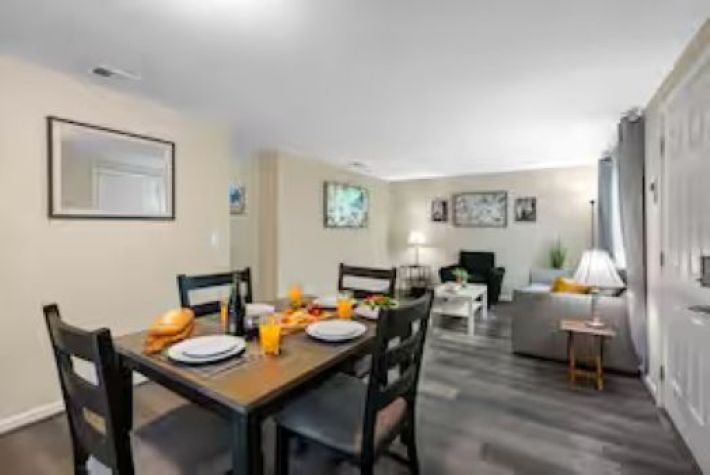 Building Photo - 6208 S Elberon St