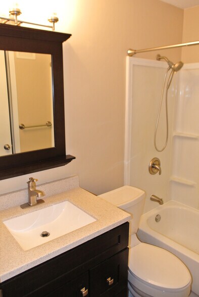 Building Photo - 225 Briarcrest Dr