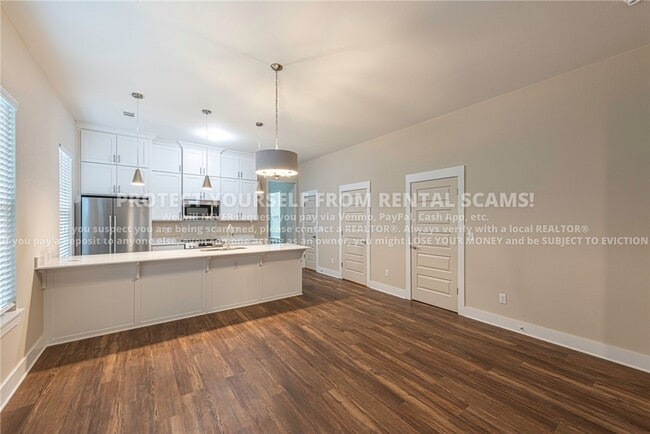 Building Photo - 874 S Hill Ave