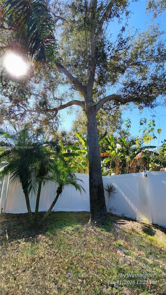 Building Photo - 403 28th St W