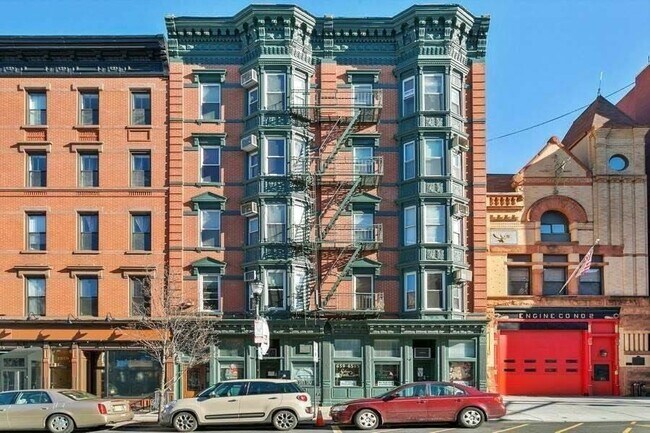 Primary Photo - 1315 Washington St