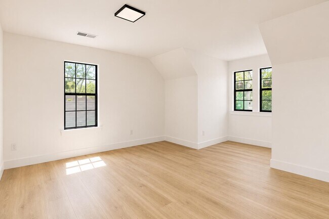 Building Photo - 960 Blythe St