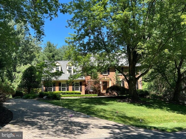 Building Photo - 10220 Cedar Pond Dr