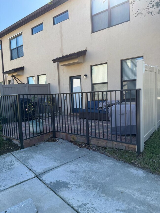 Building Photo - 2877 Bard St