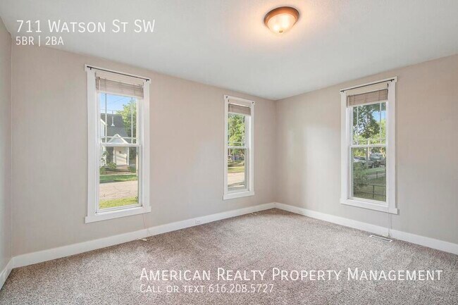 Building Photo - 711 Watson St SW