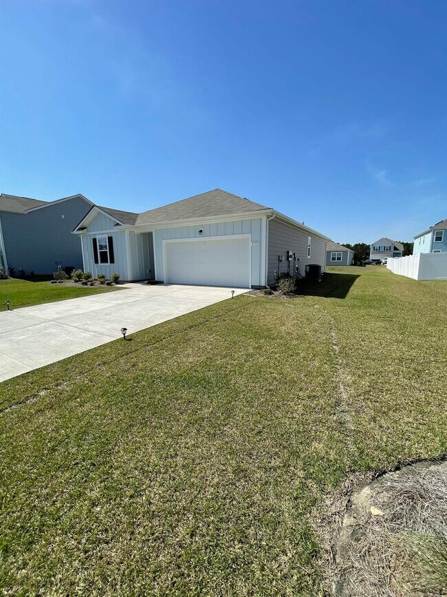 Building Photo - 5175 Yellowstone Dr