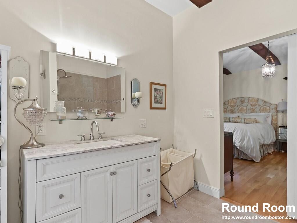 Building Photo - 66 Saunders St