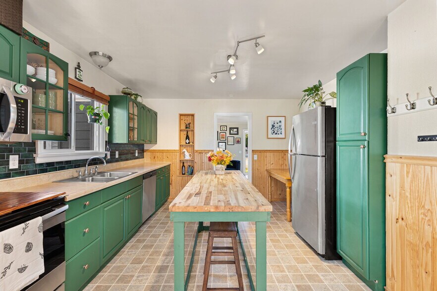 Building Photo - 1331 Rainier Ave