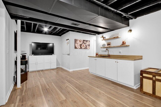 Building Photo - 354 Passina Rd