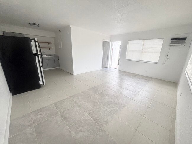 Building Photo - 531 C St