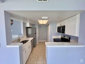 Building Photo - For Rent – Recently Renovated 3 Bed / 2 Ba...