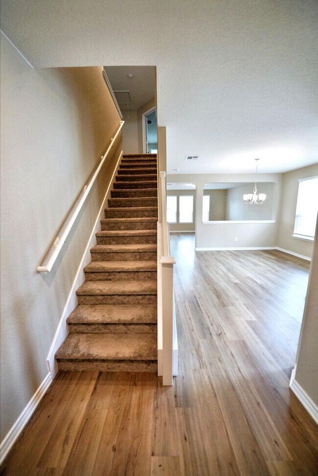 Building Photo - Beautiful 3-Bedroom Home with Flex Space i...