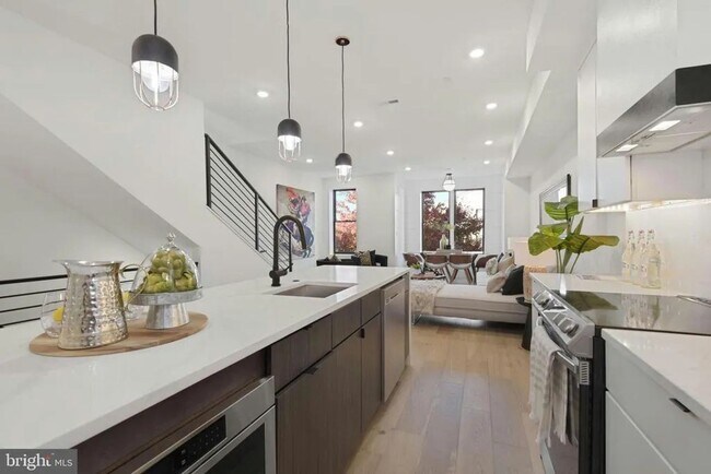 Building Photo - Modern 3BR/3BA Shaw Penthouse with Two Private Decks