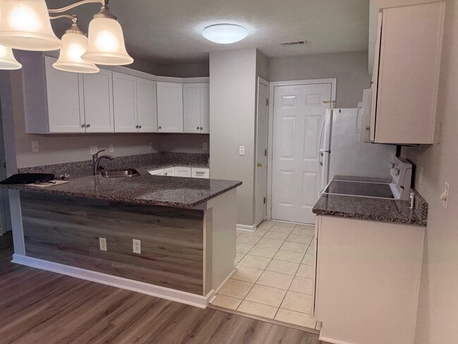 Building Photo - 617A 15th Ave S