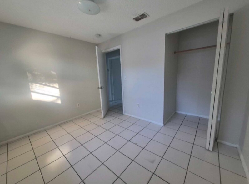 Building Photo - 15117 Avalon Ave