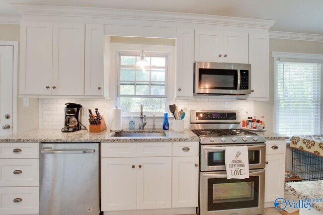 Building Photo - 215 Drake Ave SW