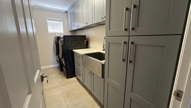 Building Photo - Beautiful West Lancaster Home