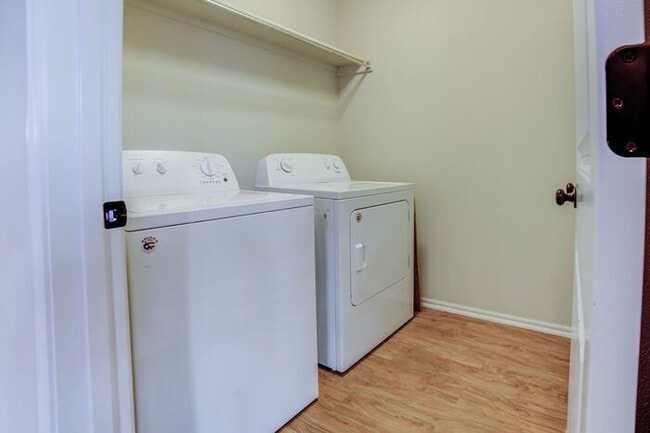 Building Photo - Bright & Modern 3BR Near TU & Cherry Stree...