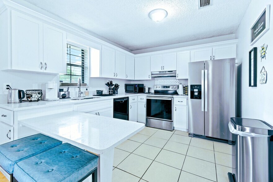 Building Photo - 9130 E Highland Pines Blvd