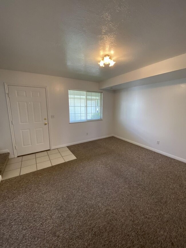 Building Photo - 1556 Talon Dr