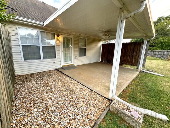Covered patio and open graveled place for grill - 1946 Black Fox Xing