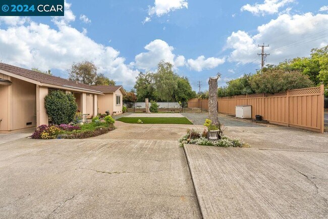 Building Photo - 1326 Babel Ln