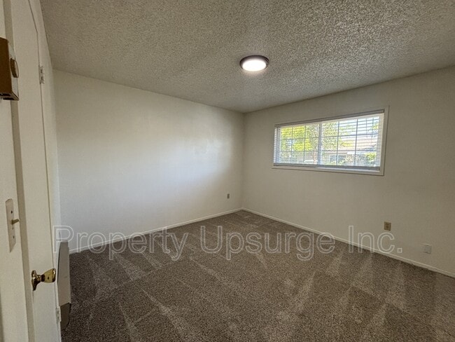 Building Photo - 725 Kimball Rd