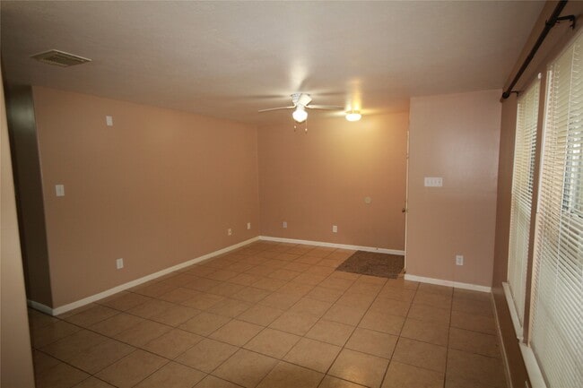 Building Photo - 6418 Mountain Pines Ln