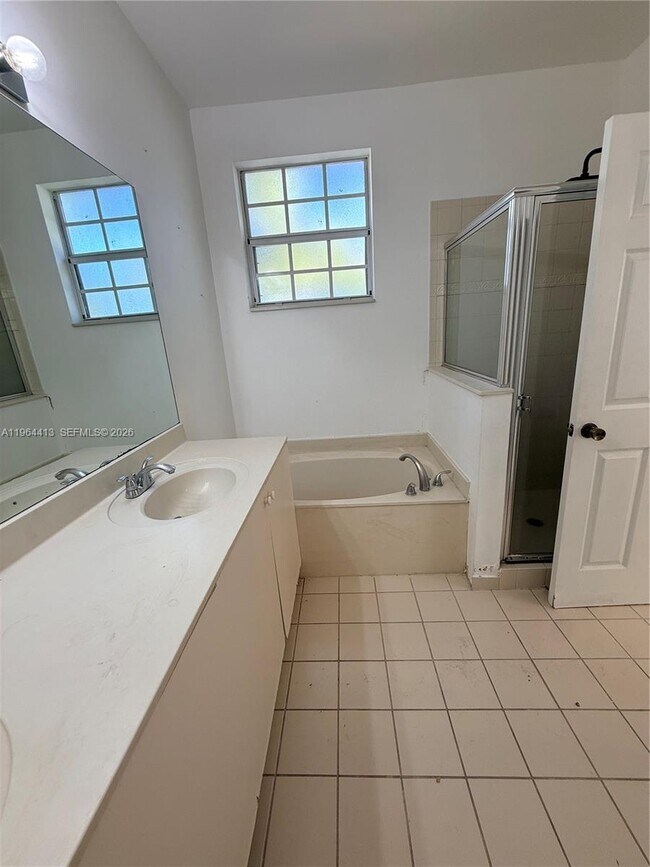 Building Photo - 2117 NE 7th St