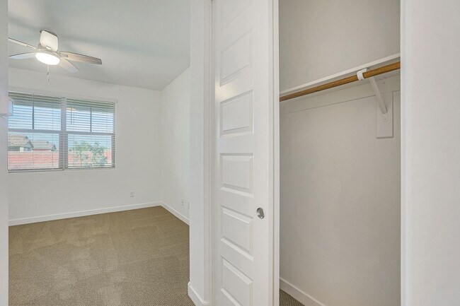 Building Photo - 12881 N 145th Dr