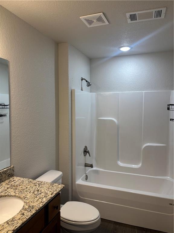 Building Photo - 512 Vee St