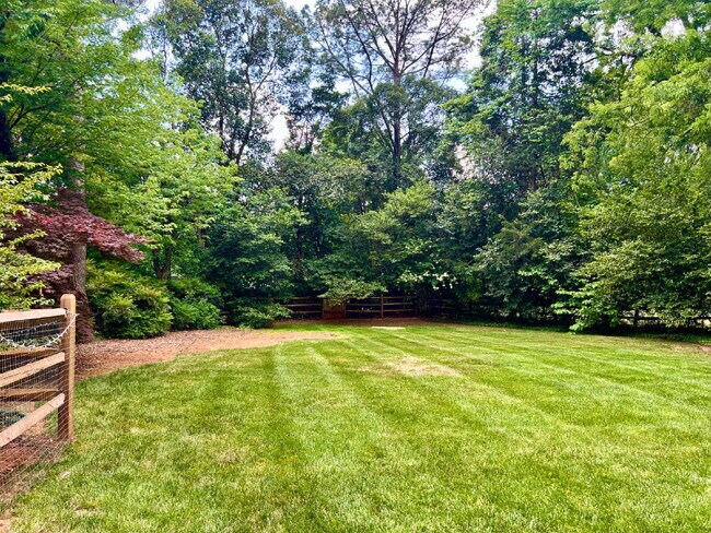 Building Photo - LUXURIOUS LANSDOWNE RETREAT!