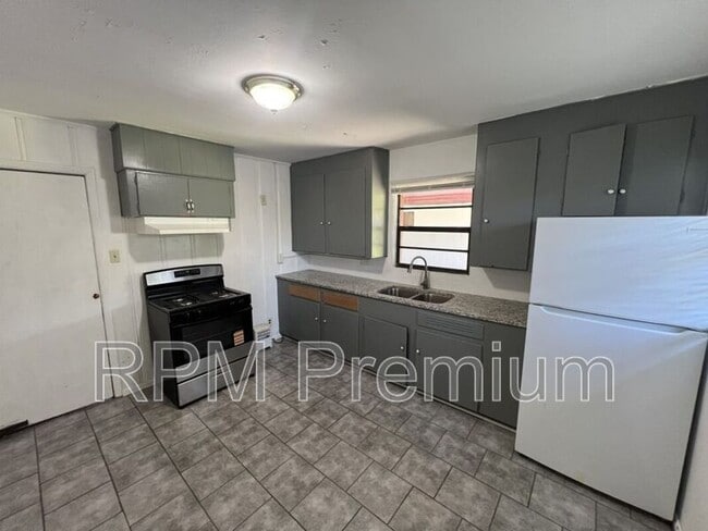 Building Photo - 13189 Sunshine Rd