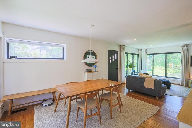 Building Photo - 5724 Greenspring Ave