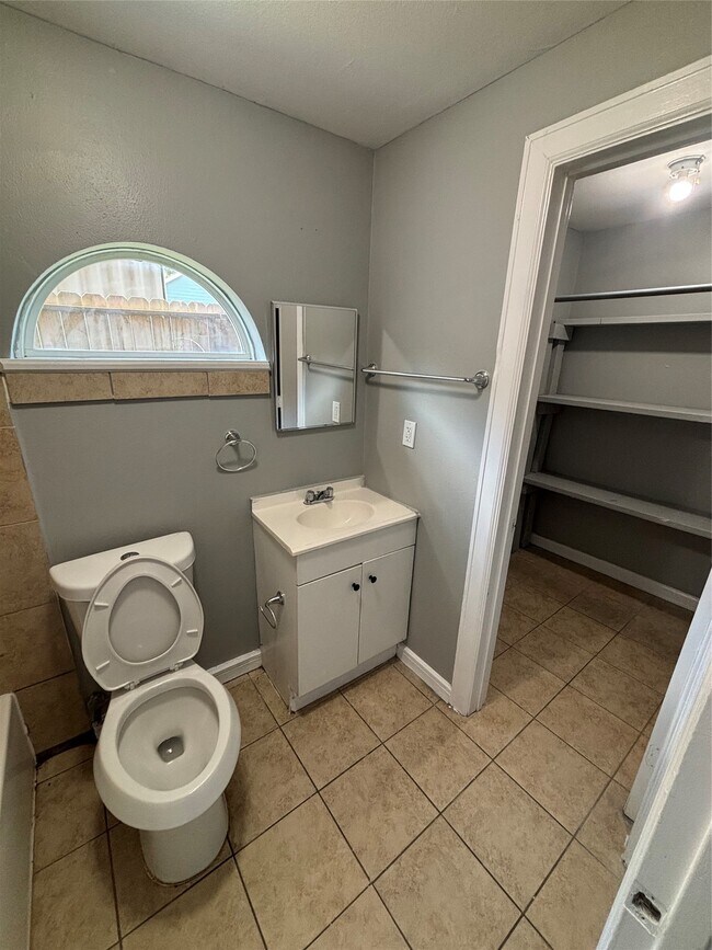 Building Photo - 2013 Eubanks St