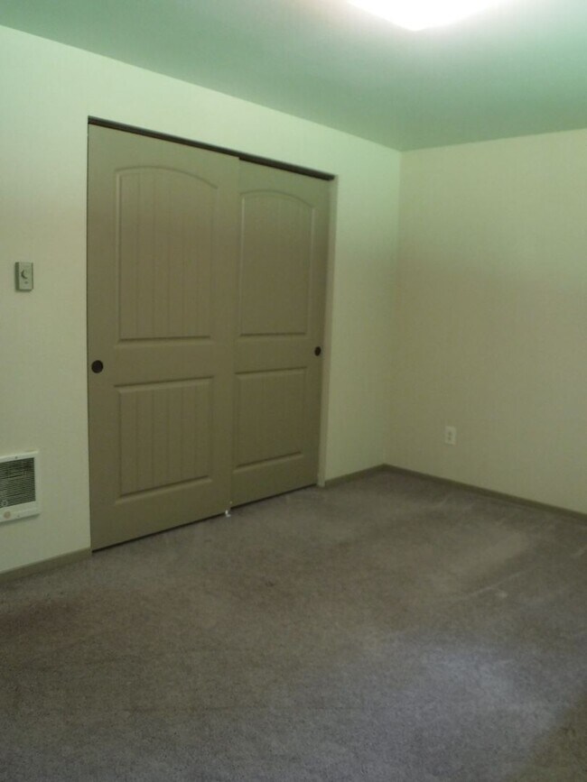 Building Photo - Just Reduced!! Two Bedroom, One Bath duplex in South Hill- One-Level Living on a Quiet Dead End S...