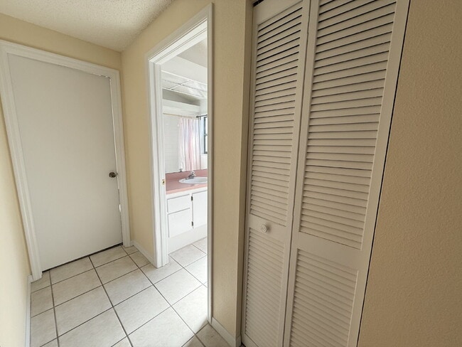 Building Photo - 5027 Panther Dr