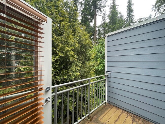 Building Photo - 2Bd/2Ba in Bethany Condo with Garage ~ Washer/ Dryer in Unit ~ Top Floor ~ Community Pool!!!