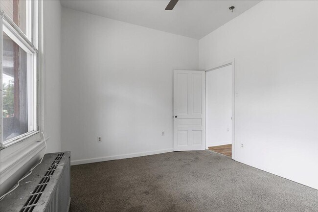 Building Photo - 515 Cato St