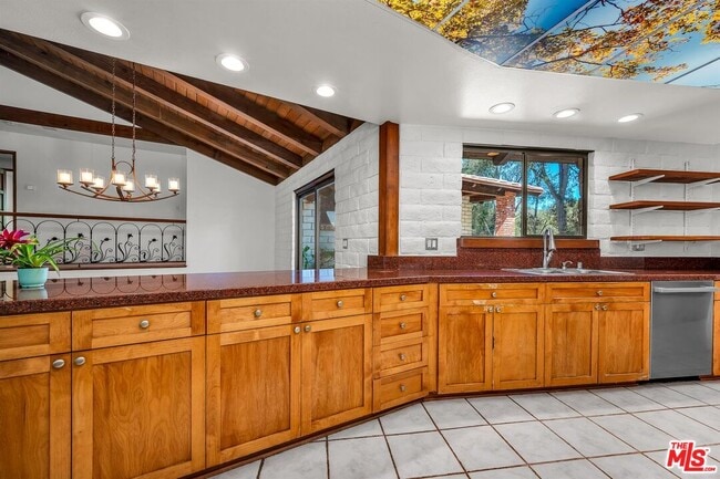 Building Photo - 535 Crater Camp Dr