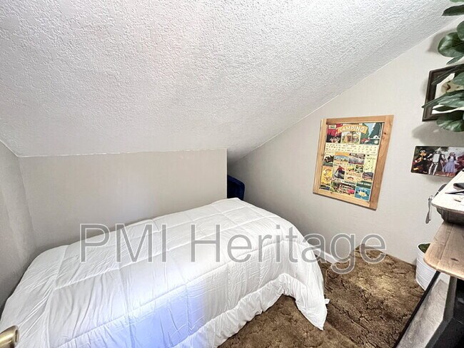 Building Photo - 26 Melinda Ln