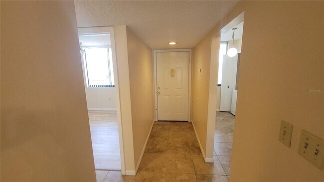 Building Photo - 2424 W Tampa Cir