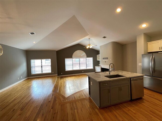 Building Photo - 9822 Samantha Suzanne Ct