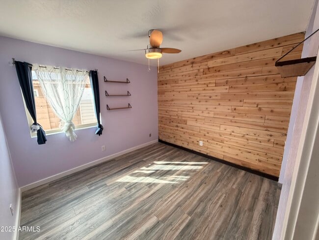 Building Photo - 8461 W Audrey Ln